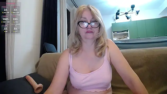 Blond Woman online show from February 15, 8:43 pm