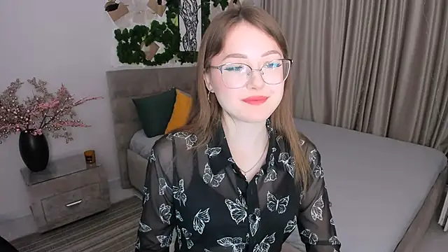 Snapshot of SereneFlame chatting on February 4, 4:08 pm SereneFlame online show from February 4, 4:08 pm