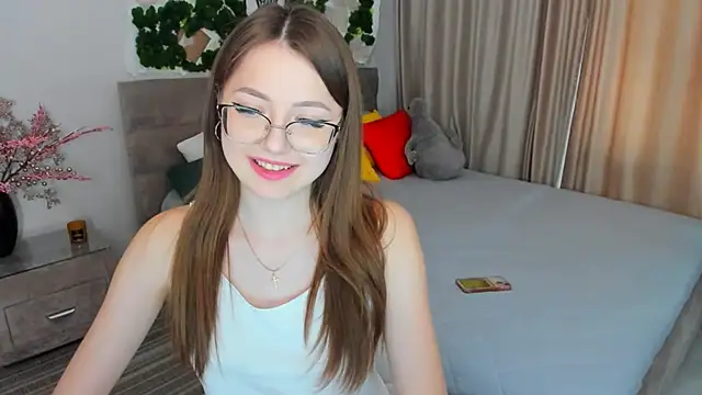 Snapshot of SereneFlame chatting on February 9, 7:27 am SereneFlame online show from February 9, 7:27 am