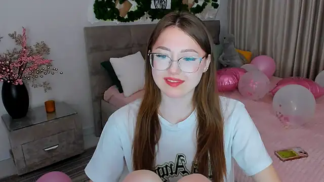 Snapshot of SereneFlame chatting on February 25, 4:10 pm SereneFlame online show from February 25, 4:10 pm