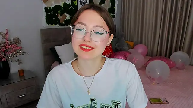Snapshot of SereneFlame chatting on February 25, 7:36 pm SereneFlame online show from February 25, 7:36 pm