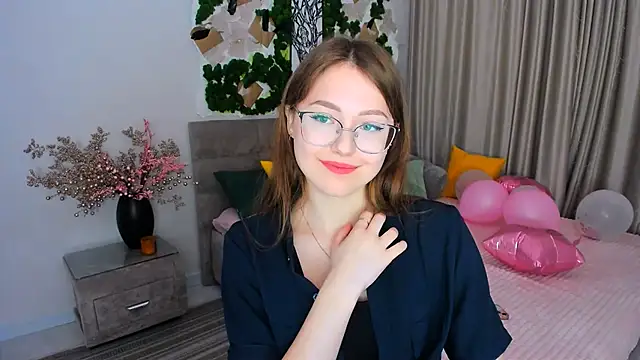 Snapshot of SereneFlame chatting on February 28, 3:59 pm SereneFlame online show from February 28, 3:59 pm