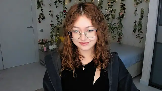 Snapshot of SereneFlame chatting on September 17, 10:39 am SereneFlame online show from September 17, 10:39 am