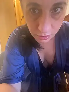 Snapshot of gloria7v05 chatting on February 15, 12:03 pm gloria7v05 online show from February 15, 12:03 pm