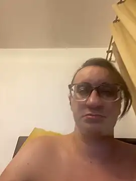 Snapshot of gloria7v05 chatting on March 10, 2:16 am gloria7v05 online show from March 10, 2:16 am