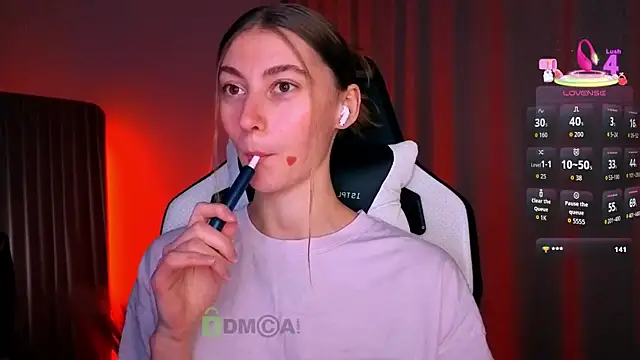 Snapshot of lady_curls chatting on February 11, 10:59 pm lady curls online show from February 11, 10:59 pm