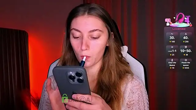 Snapshot of lady_curls chatting on February 15, 11:34 pm lady curls online show from February 15, 11:34 pm