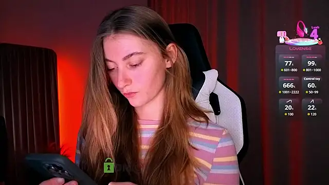 Snapshot of lady_curls chatting on February 19, 11:23 pm lady curls online show from February 19, 11:23 pm