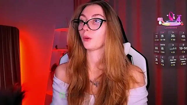 Snapshot of lady_curls chatting on February 24, 10:41 pm lady curls online show from February 24, 10:41 pm