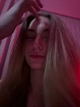 Snapshot of lady_curls chatting on February 28, 9:49 pm lady curls online show from February 28, 9:49 pm