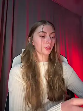 Snapshot of lady_curls chatting on March 1, 10:45 pm lady curls online show from March 1, 10:45 pm