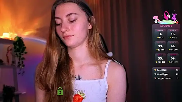 Snapshot of lady_curls chatting on March 14, 12:39 am lady curls online show from March 14, 12:39 am