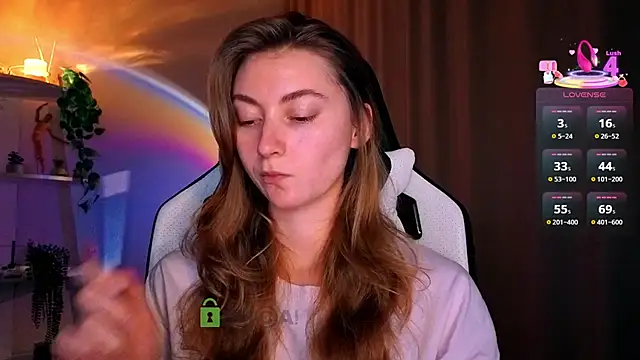 Snapshot of lady_curls chatting on March 23, 10:03 pm lady curls online show from March 23, 10:03 pm