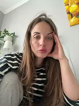 Snapshot of AmiLavs chatting on April 2, 10:46 am AmiLavs online show from April 2, 10:46 am