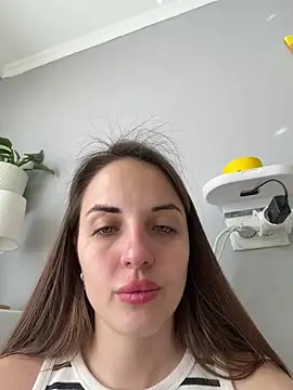 Snapshot of AmiLavs chatting on April 6, 8:37 am AmiLavs online show from April 6, 8:37 am