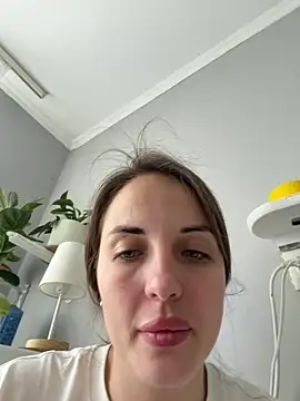 Snapshot of AmiLavs chatting on April 10, 10:53 am AmiLavs online show from April 10, 10:53 am