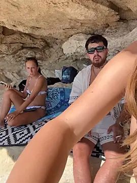 Snapshot of MrAndMrsSavage chatting on October 13, 12:05 pm MrAndMrsSavage online show from October 13, 12:05 pm