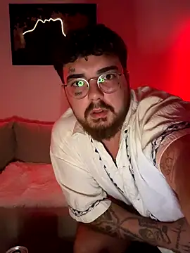 Snapshot of MrAndMrsSavage chatting on October 31, 5:25 pm MrAndMrsSavage online show from October 31, 5:25 pm