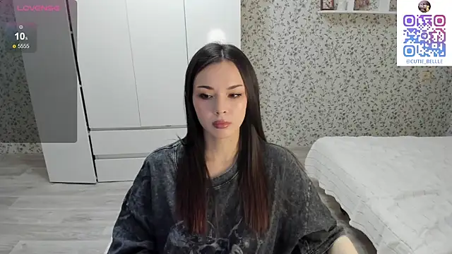 Snapshot of young_belle_ chatting on October 6, 11:51 am young belle online show from October 6, 11:51 am