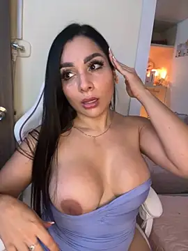 Snapshot of MOMALANA chatting on October 22, 8:08 pm MOMALANA online show from October 22, 8:08 pm