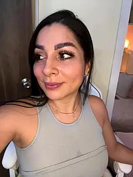 Snapshot of MOMALANA chatting on October 23, 3:00 pm MOMALANA online show from October 23, 3:00 pm