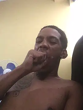 Snapshot of lionheart05 chatting on December 23, 11:04 am lionheart05 online show from December 23, 11:04 am