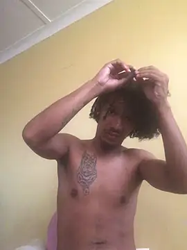 Snapshot of lionheart05 chatting on January 25, 7:28 am lionheart05 online show from January 25, 7:28 am