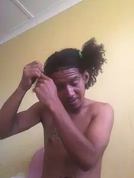 Snapshot of lionheart05 chatting on February 6, 11:43 am lionheart05 online show from February 6, 11:43 am