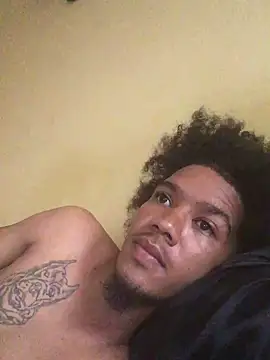 Snapshot of lionheart05 chatting on February 14, 6:45 am lionheart05 online show from February 14, 6:45 am