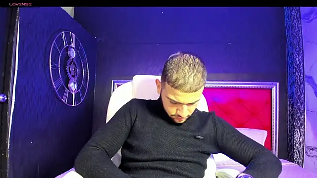 MaximusDick1  online show from December 6, 12:27 pm