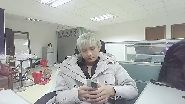 Snapshot of clisssx chatting on December 15, 10:39 am clisssx online show from December 15, 10:39 am