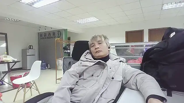 Snapshot of clisssx chatting on December 16, 2:05 pm clisssx online show from December 16, 2:05 pm