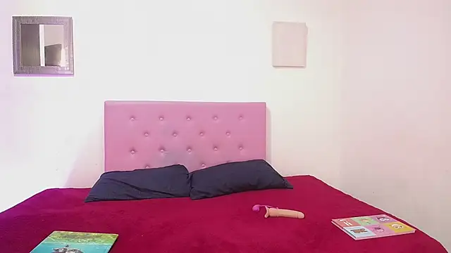 issa kitty online show from January 22, 2:56 pm