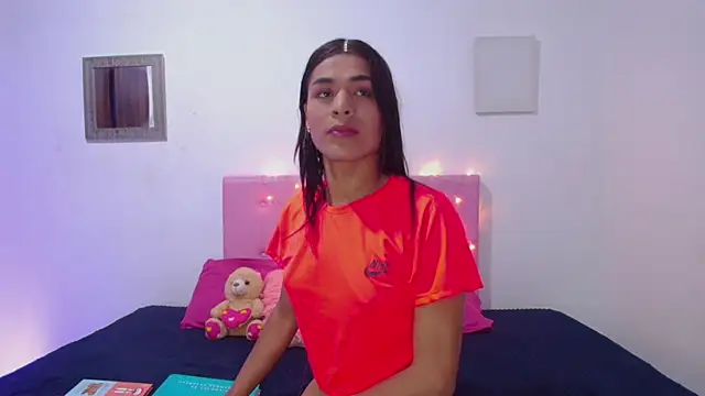 issa kitty online show from February 22, 2:41 pm