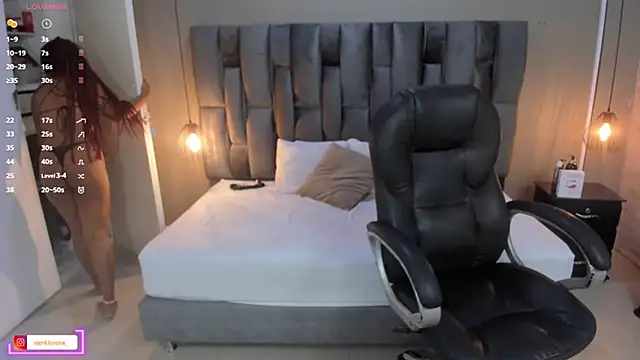 Lorena Vieira  online show from March 10, 8:12 pm