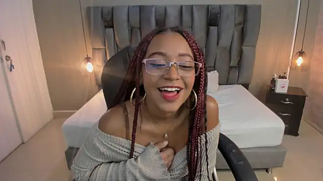 Lorena Vieira  online show from March 12, 11:12 pm