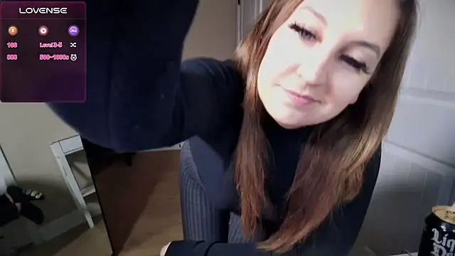 Snapshot of Brooklyn_Bee chatting on December 5, 12:19 am Brooklyn Bee online show from December 5, 12:19 am