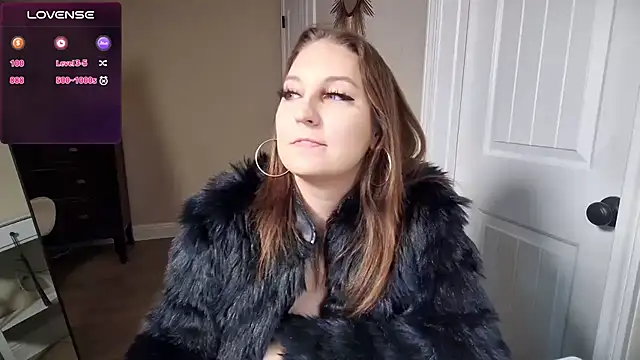 Snapshot of Brooklyn_Bee chatting on December 6, 8:29 pm Brooklyn Bee online show from December 6, 8:29 pm