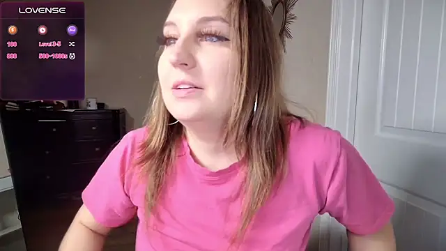 Snapshot of Brooklyn_Bee chatting on December 9, 10:52 pm Brooklyn Bee online show from December 9, 10:52 pm