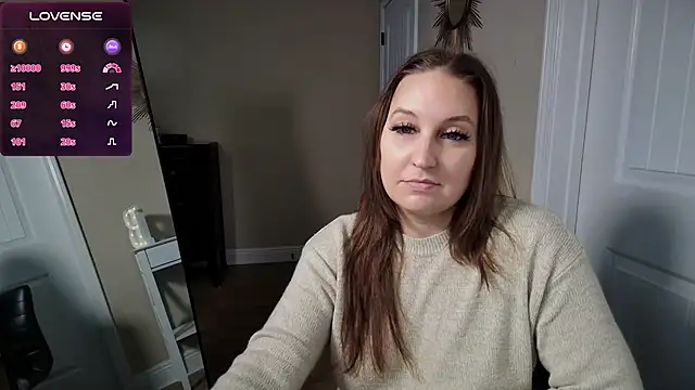 Snapshot of Brooklyn_Bee chatting on December 16, 10:24 pm Brooklyn Bee online show from December 16, 10:24 pm