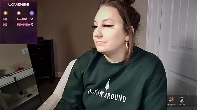 Snapshot of Brooklyn_Bee chatting on December 19, 3:07 am Brooklyn Bee online show from December 19, 3:07 am