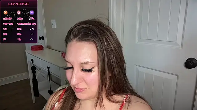 Snapshot of Brooklyn_Bee chatting on January 1, 5:22 pm Brooklyn Bee online show from January 1, 5:22 pm