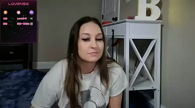 Snapshot of Brooklyn_Bee chatting on January 5, 12:20 am Brooklyn Bee online show from January 5, 12:20 am