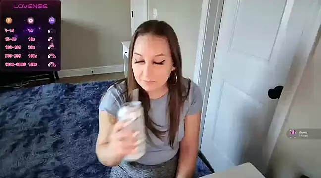 Snapshot of Brooklyn_Bee chatting on January 30, 9:25 pm Brooklyn Bee online show from January 30, 9:25 pm