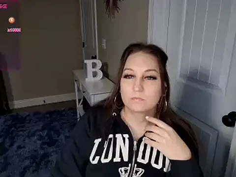 Snapshot of Brooklyn_Bee chatting on February 16, 11:26 pm Brooklyn Bee online show from February 16, 11:26 pm