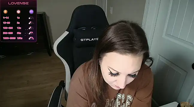 Snapshot of Brooklyn_Bee chatting on March 14, 1:27 am Brooklyn Bee online show from March 14, 1:27 am