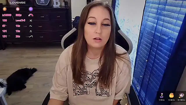 Snapshot of Brooklyn_Bee chatting on October 24, 8:27 pm Brooklyn Bee online show from October 24, 8:27 pm