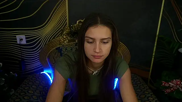 Snapshot of ValeryRoyale chatting on December 15, 9:45 am ValeryRoyale online show from December 15, 9:45 am