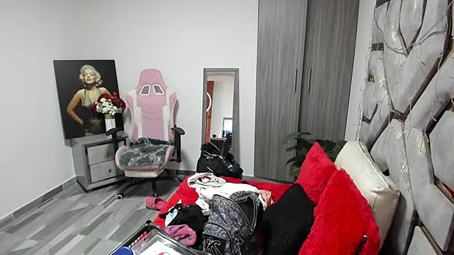 Snapshot of BRITHANY_SPARK chatting on January 14, 7:43 pm BRITHANY SPARK online show from January 14, 7:43 pm