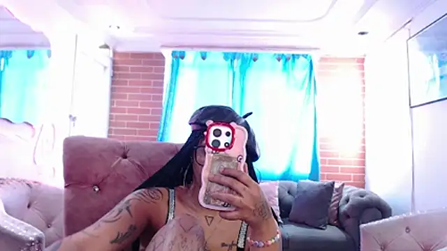 Snapshot of devi_black13_ chatting on March 20, 10:14 pm devi black13 online show from March 20, 10:14 pm